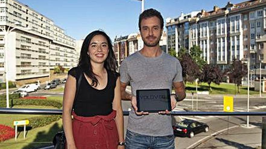 Mónica Carballo y Antonio Rodríguez, en la entrada a Matogrande.