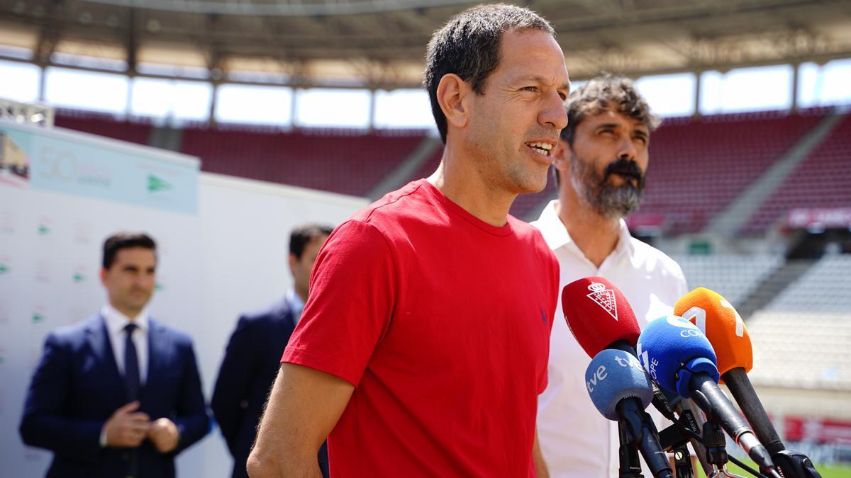 José Luis Acciari, héroe del ascenso en 2003 del Real Murcia, en la presentación.