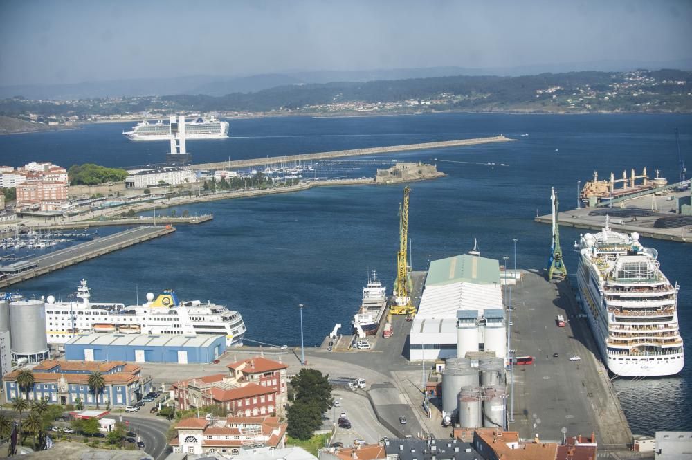 Triple escala de cruceros en A Coruña