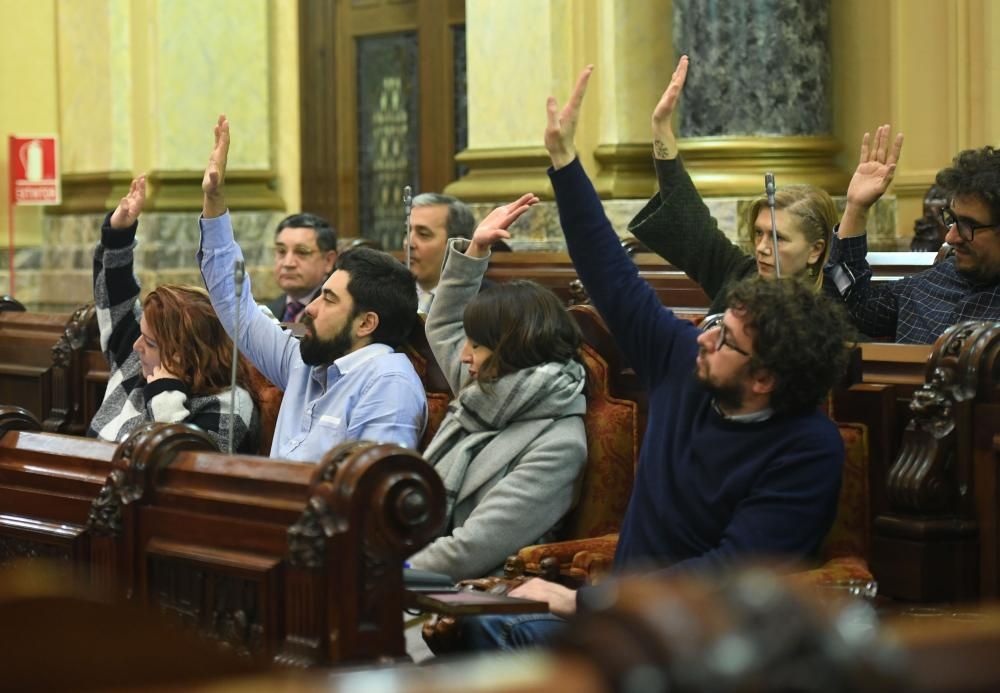 PP, PSOE y BNG votan a favor de la medida, que sale adelante con la abstención del Gobierno local