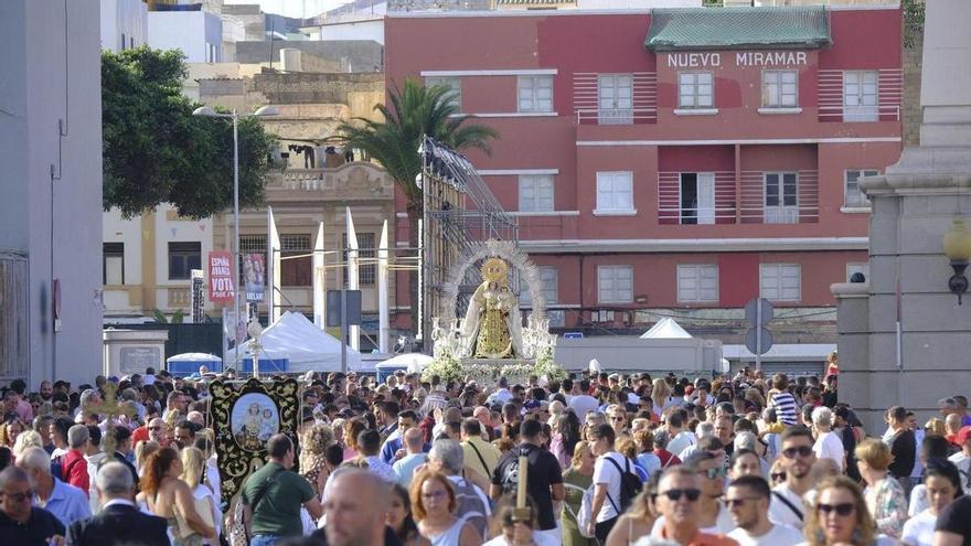 Fervor y fiesta en La Isleta con motivo del día grande de la Virgen del Carmen