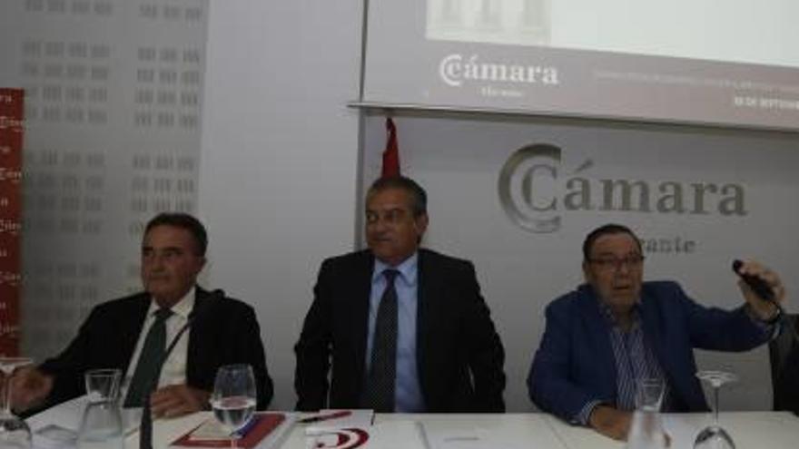 La sanción de Competencia a Garrigós le obliga a dar explicaciones en la Cámara