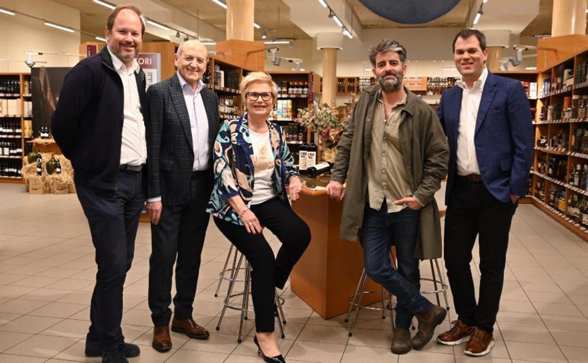 Dausà amb els responsables de Vins i Licors Grau.