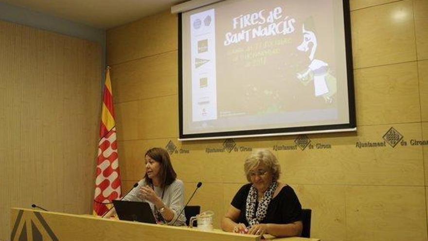 Marta Madrenas, i la regidora de Dinamització del Territori, Eva Palau, han presentat les novetats