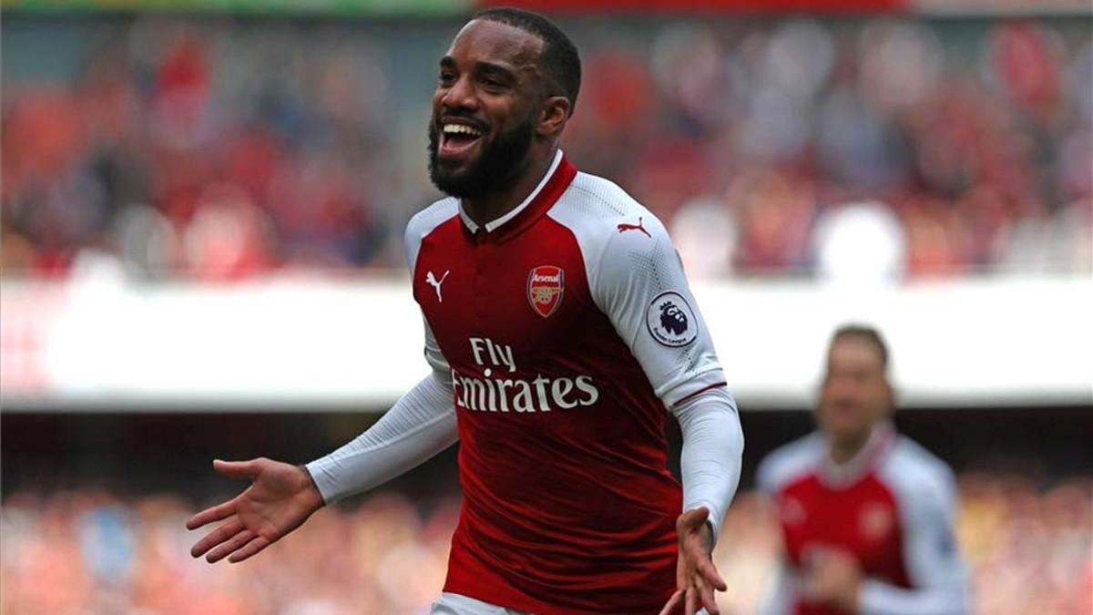 Lacazette, celebrando su gol al Bournemouth