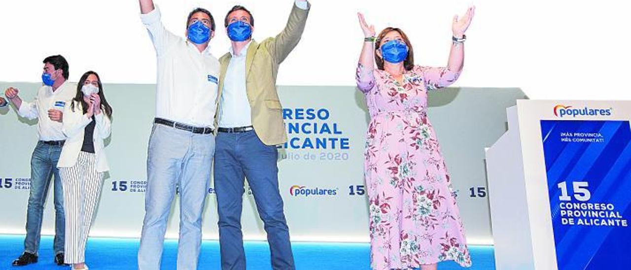 Mazón, Casado y Bonig en el 
congreso que encumbró al 
alicantino como líder del PP 
provincial. información