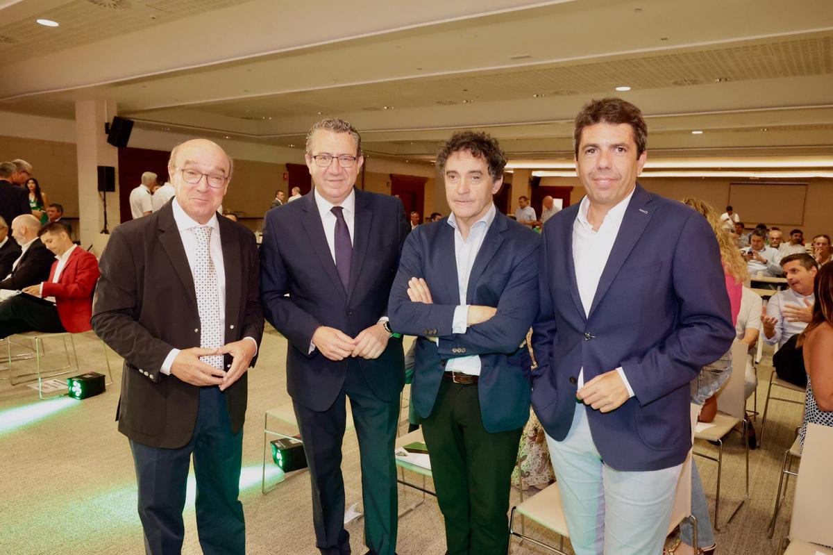 Mayor, el alcalde de Benidorm, el secretario de Turisme y el presidente de la Diputación de Alicante.