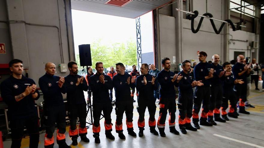 VÍDEO: Los Bomberos de Gijón celebran el día de su patrón internacional con entrega de distinciones, ofrenda floral y simulacro de rescate