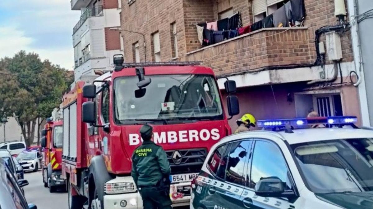 Los bomberos en el lugar del incendio.