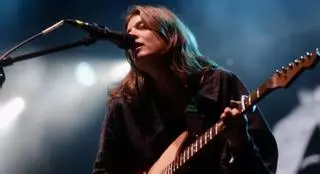El Vesu llena de música indie Bueño: así fue la primera noche del festival con la actuación de los británicos "Porridge Radio"