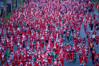 La Carrera de Papá Noel de Madrid, que unirá a 11.000 corredores, contará con Zumba Kids, cuentacuentos y recogida de juguetes en meta