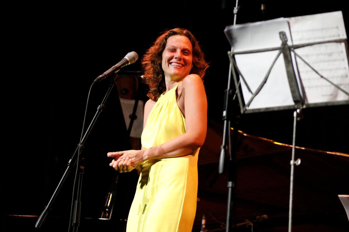 Lucy Wijnands, durante el concierto en Dénia