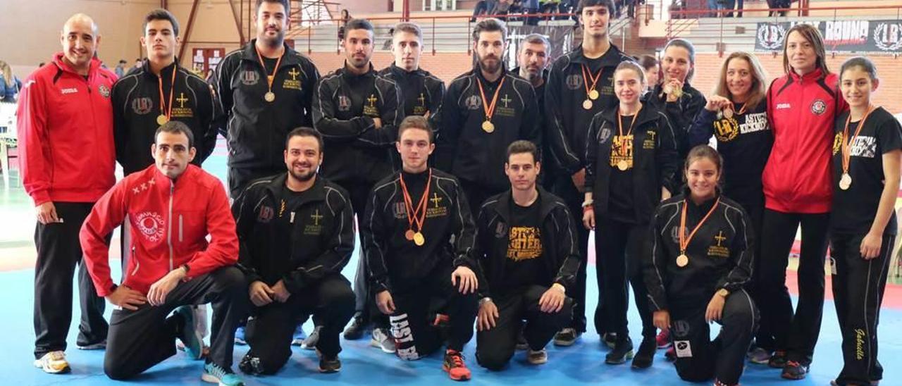 Equipo del Shotokan, en el último Campeonato de España.