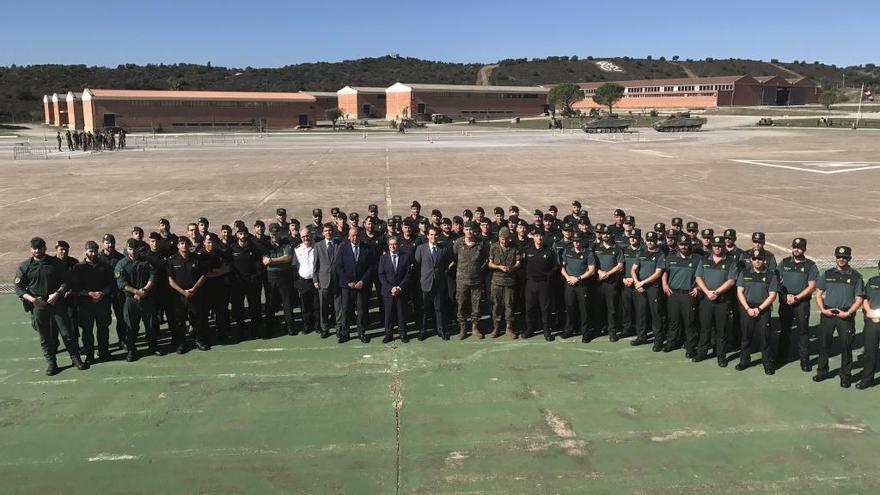 Nieto visita guàrdies civils a la base militar de Sant Climent Sescebes