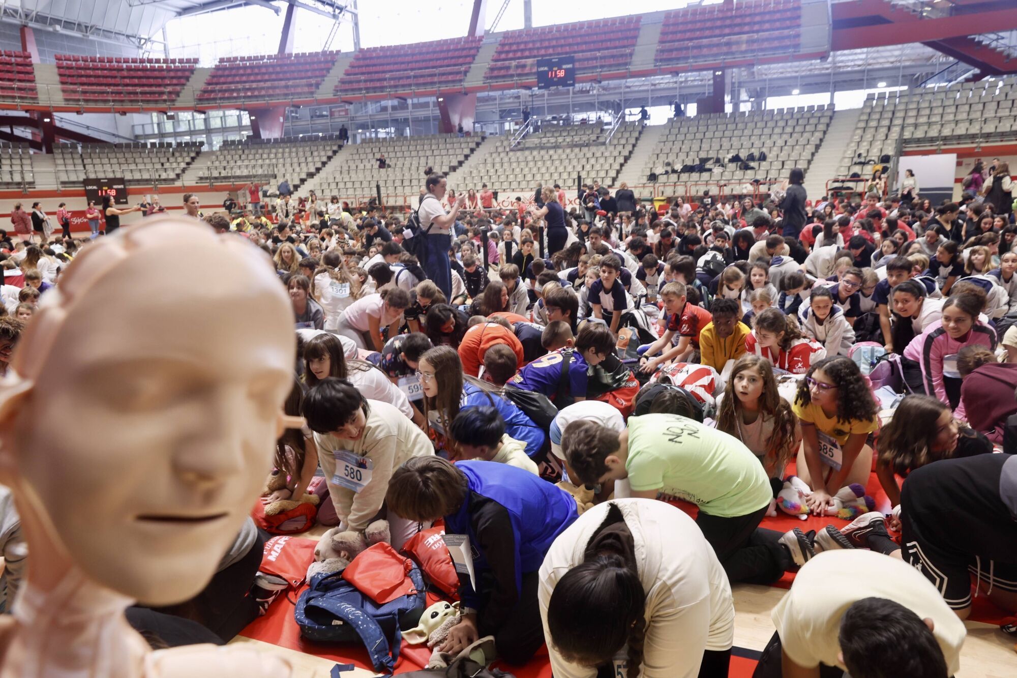 Récord de RCP simultáneo en el Palacio de Deportes. Participan centros escolares de Gijón. Pañeda