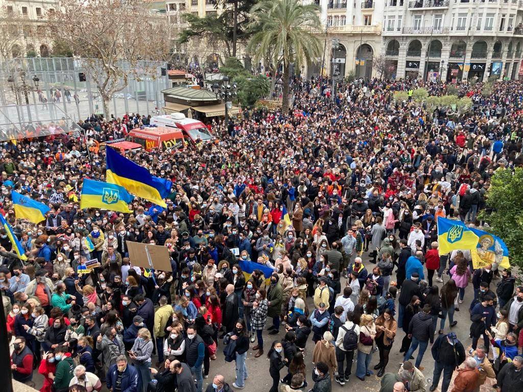 La mascletà con los colores de Ucrania, en imágenes