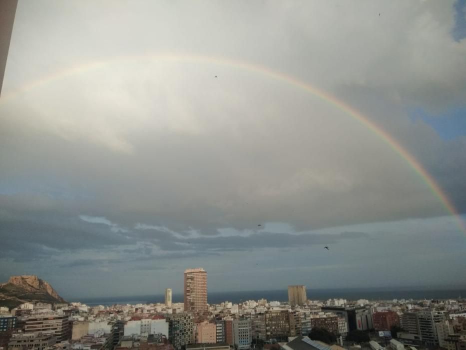 Tras la tormenta, un gigantesco arco iris.