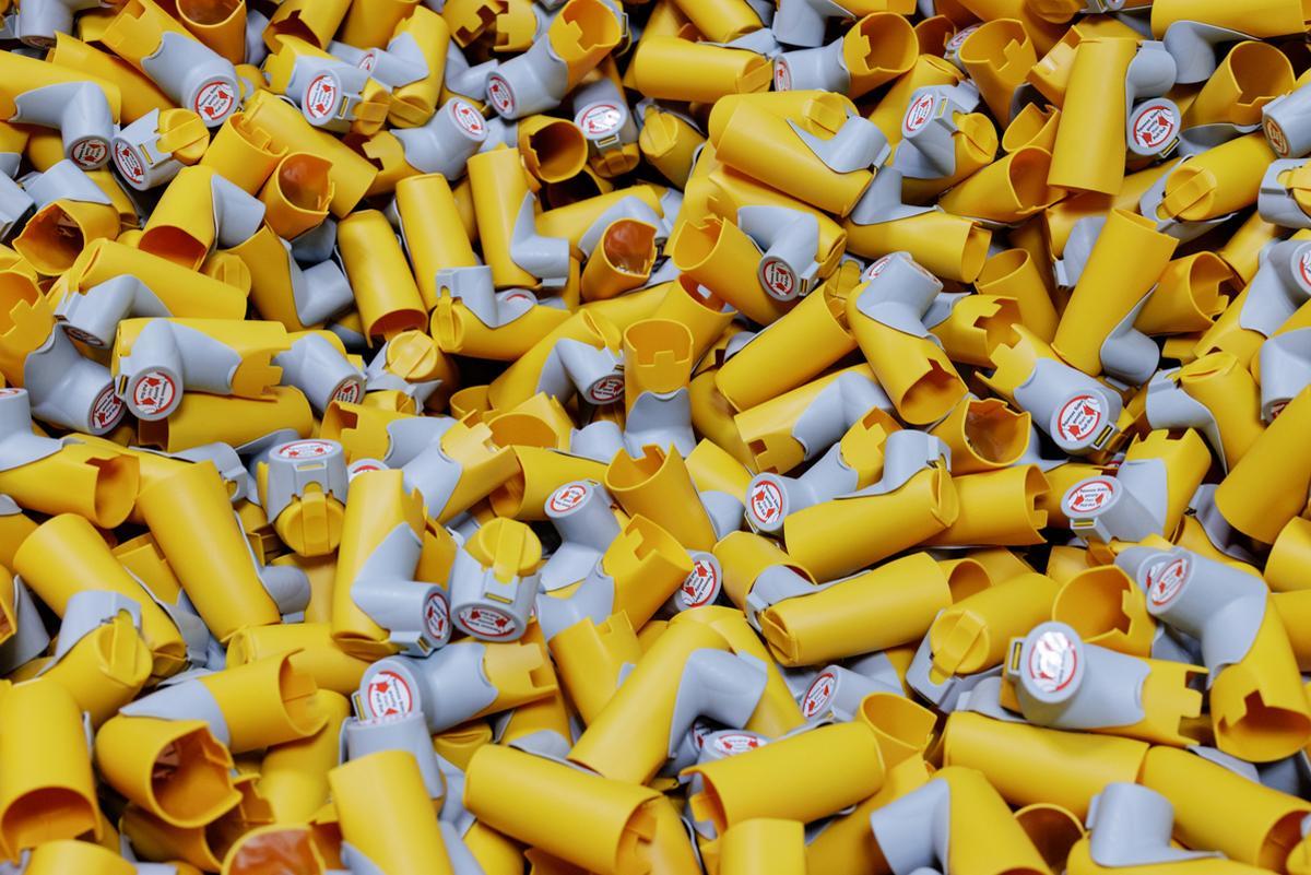 Así es la fábrica donde se producen los inhaladores que luchan contra el cambio climático