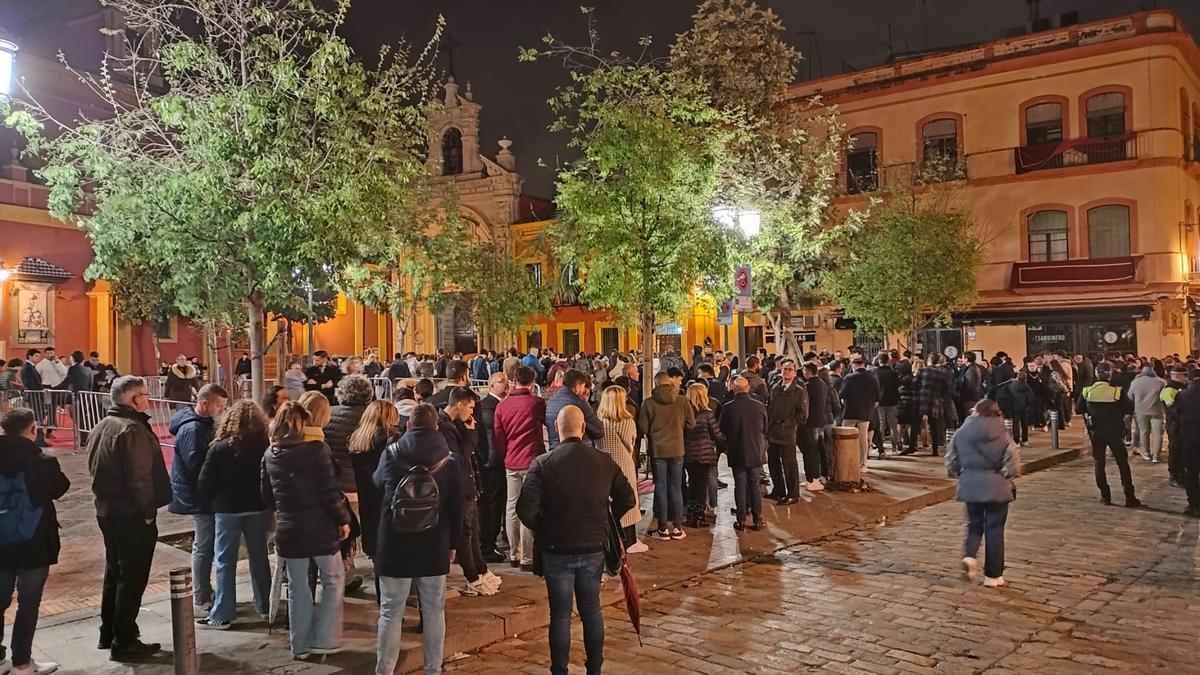 Colas para ver al Gran Poder en la Madrugá