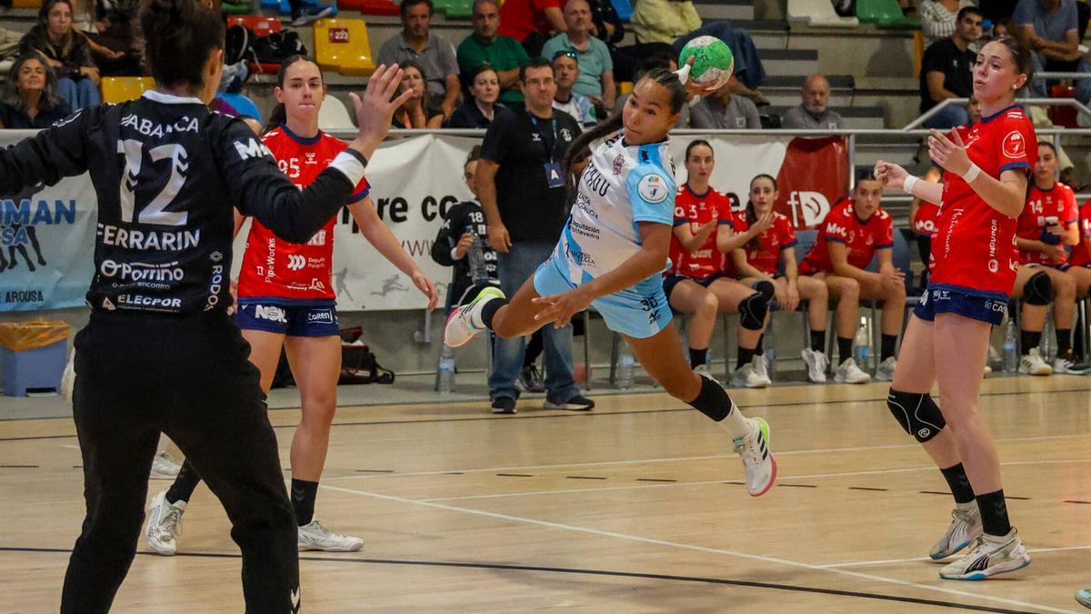 Partido entre el Conservas Orbe Zendal Porriño y el Mecalia Guardés en la Supercopa Galicia.