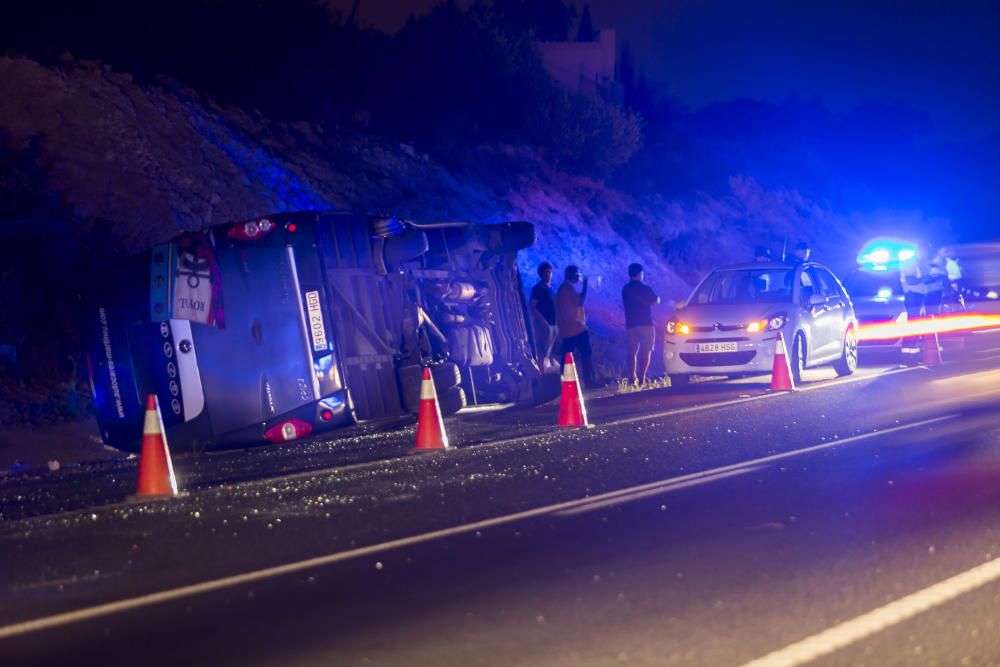 Accidente de un microbús en la N-332