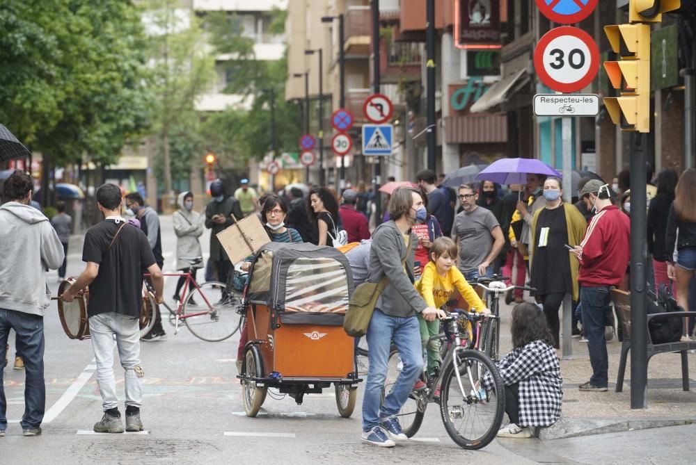 El carrer Migdia de Girona, peatonal per una tarda