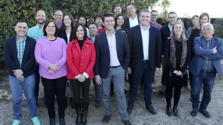 La candidatura del PSPV de Ontinyent con Rodríguez al frente.