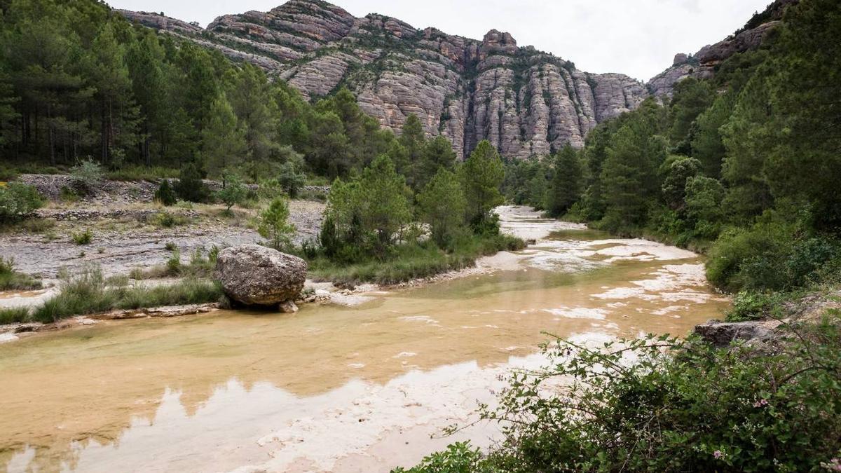 La estampa del Ulldemó cuando pasa por las faldas de la Peña Galera merecen un reposo para contemplarla.