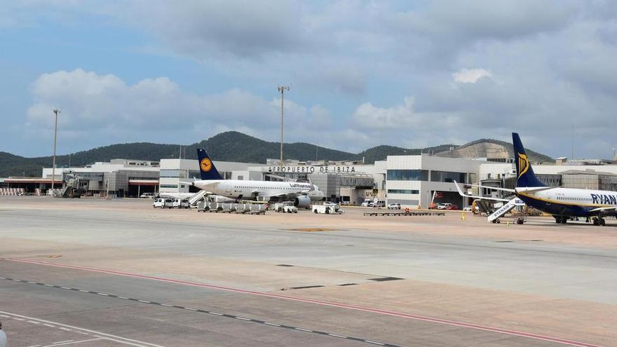 El aeropuerto de Ibiza gestionará casi 900 vuelos durante el fin de semana