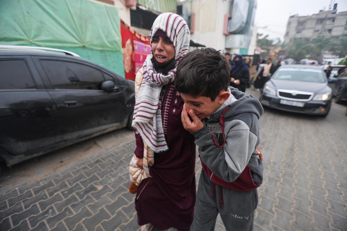 Desesperación y dolor en el hospital Nasser de Khan Younis tras bombardeos de Israel