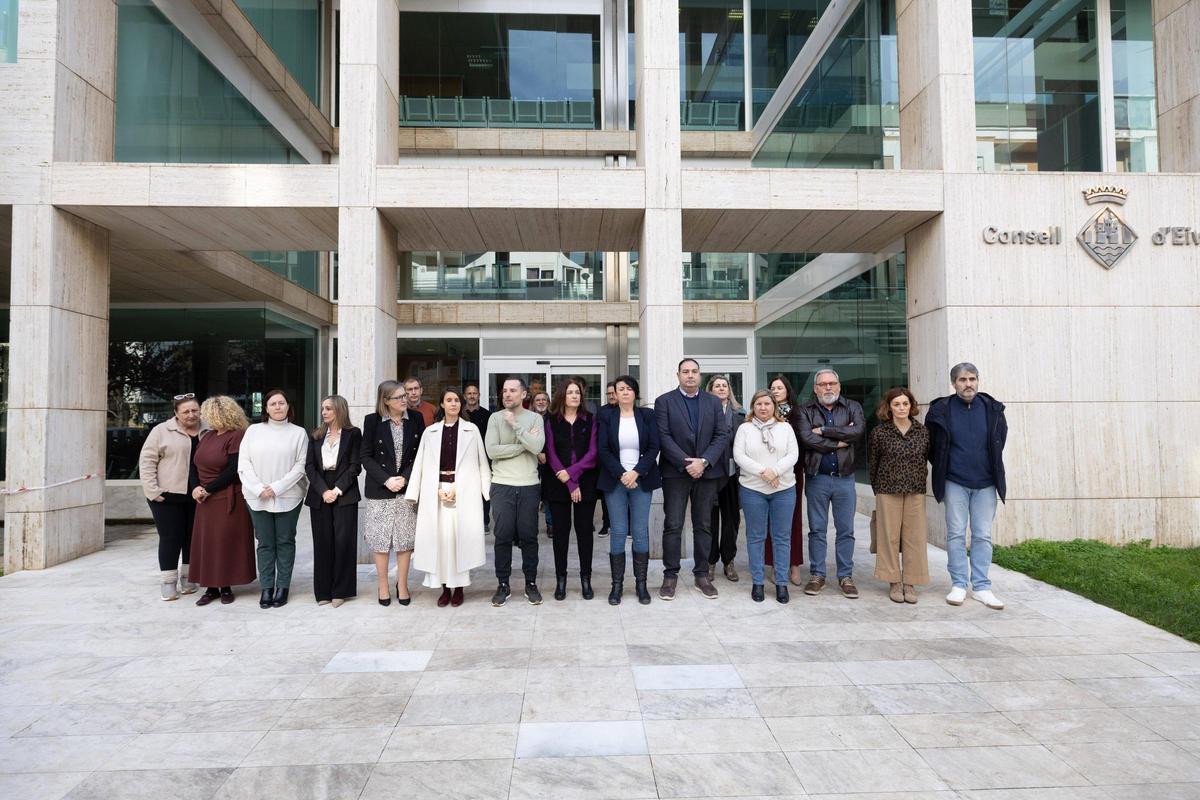 Las imágenes de la concentración para el minuto de silecio por la viíctima mortal de violencia machista en Mallorca