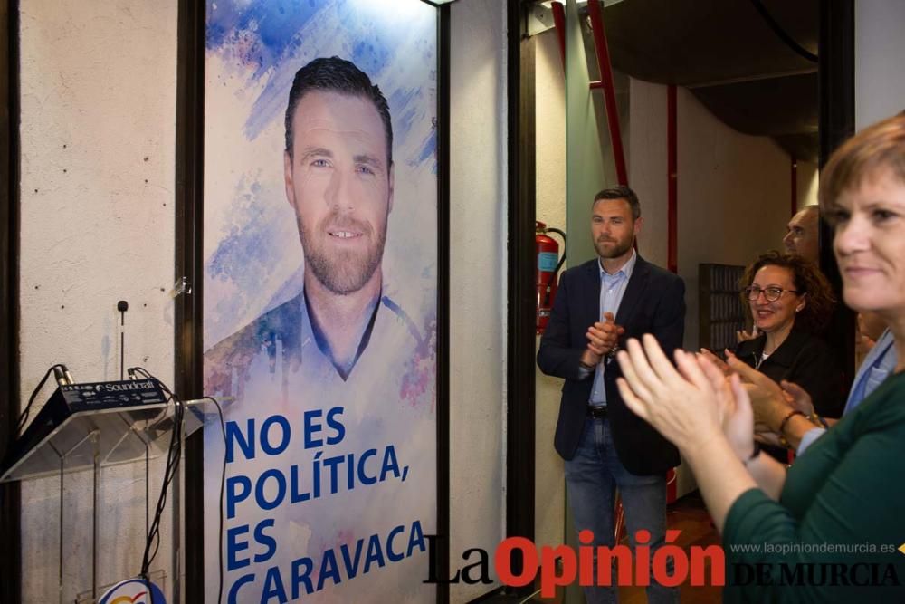 Pegada de carteles en Caravaca