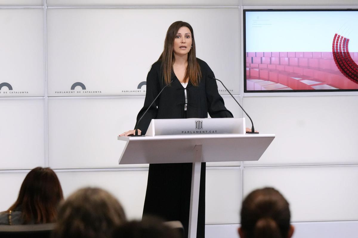 La portaveu parlamentària del PPC, Lorena Roldán, ofereix una roda de premsa aquest divendres