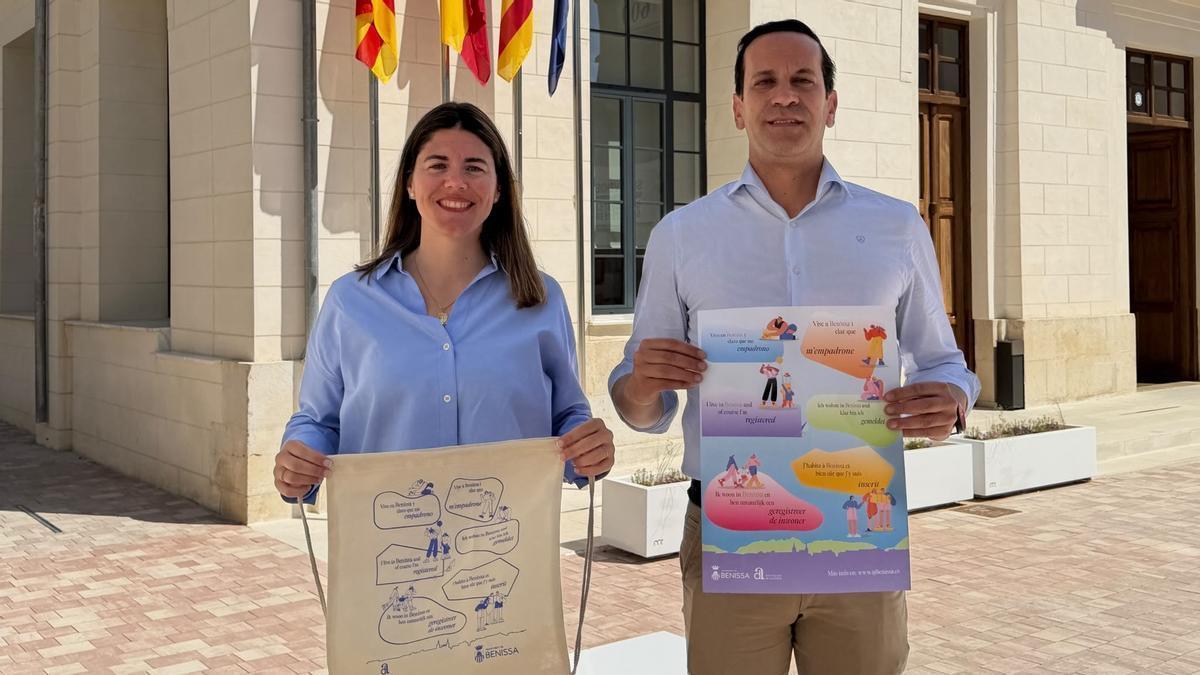 Celia Ausias, concejala del Padron, y Arturo Poquet, alcalde de Benissa