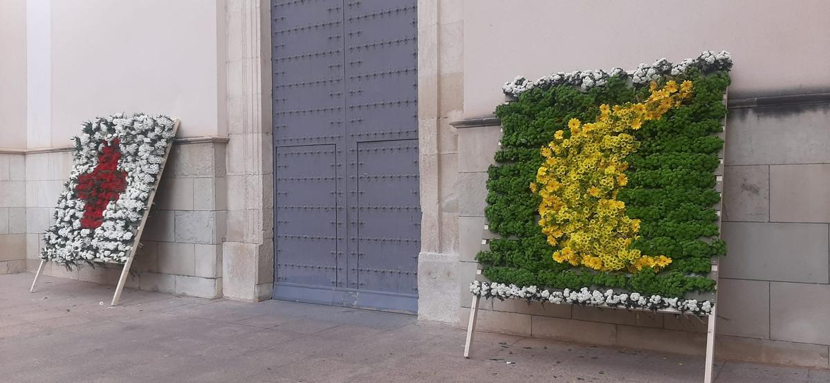 Paneles florales de los dos bandos en honor al patrón de Crevillent.