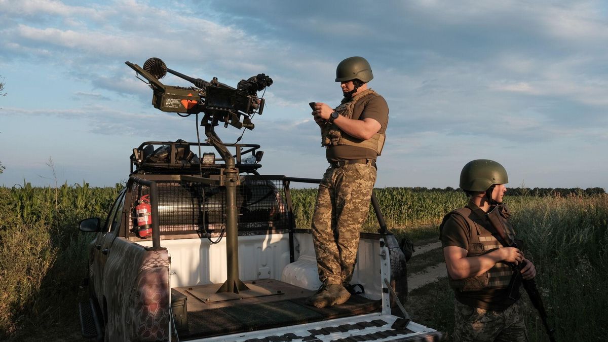 Una posición móvil de la Defensa Antiaérea Territorial de Kiev durante una guardia en el este de la región en Kiev.