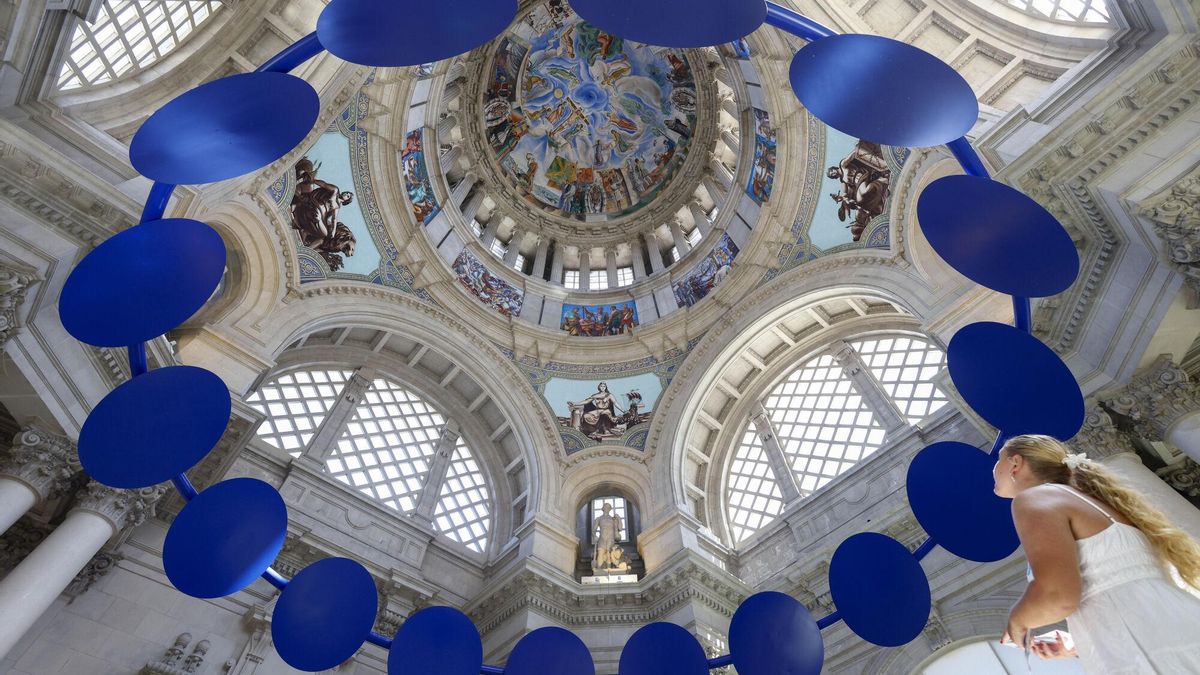 Los frescos de la cúpula del MNAC, intervenidos con una "corona de ojos"