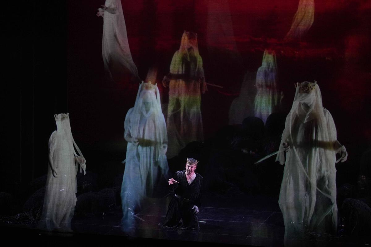 Córdoba estrena 'Macbeth' con ovación y lleno en el Gran Teatro