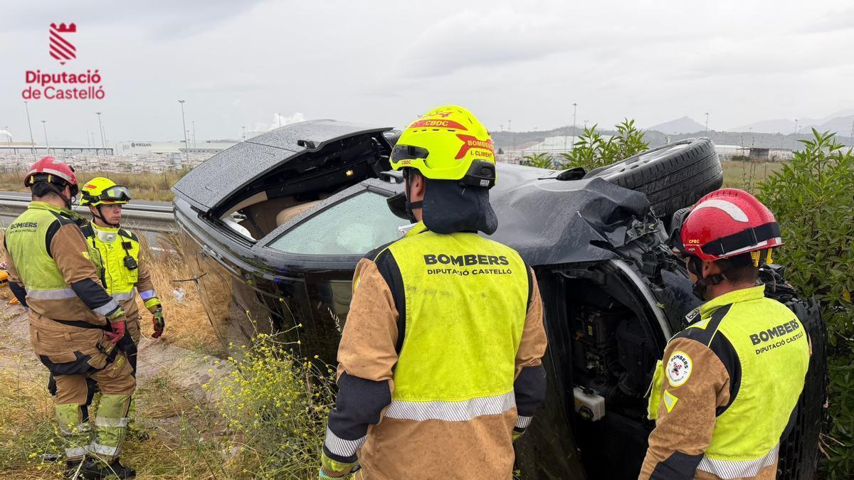 Accidente en la AP-7 en Castellón: vuelca una furgoneta con seis ocupantes