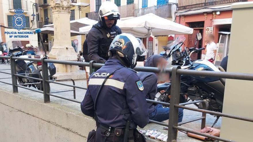 El acusado, al ser detenido por la Policía.