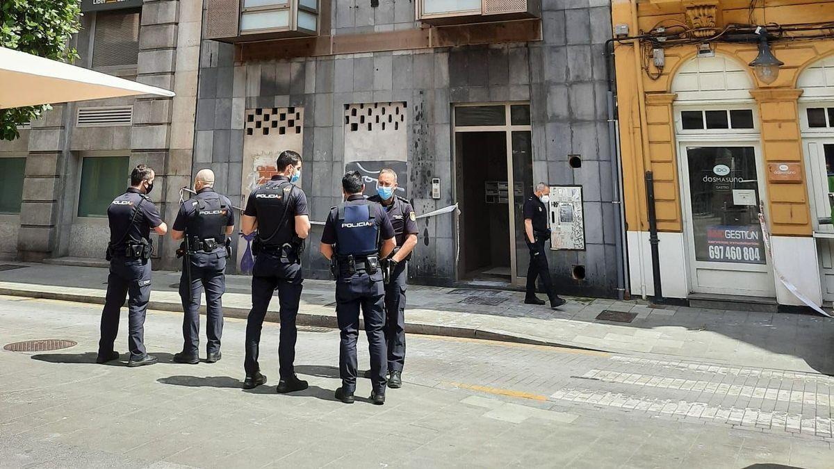 Seis agentes de la Policía Nacional,  tras un conflicto con okupas.