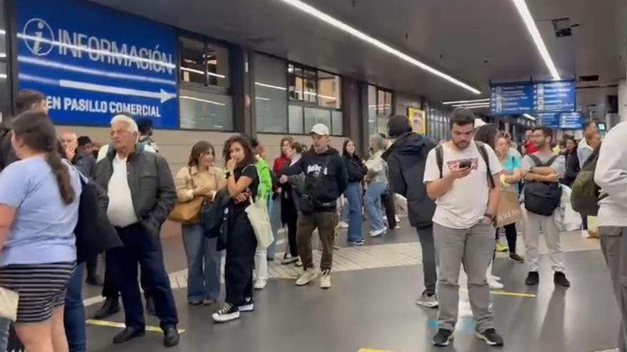 Largas esperas en la Estación de Guaguas de San Telmo