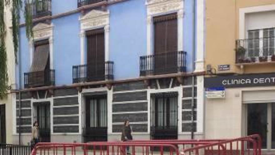 El socavón existente en la plaza Las Malvas de Villena.