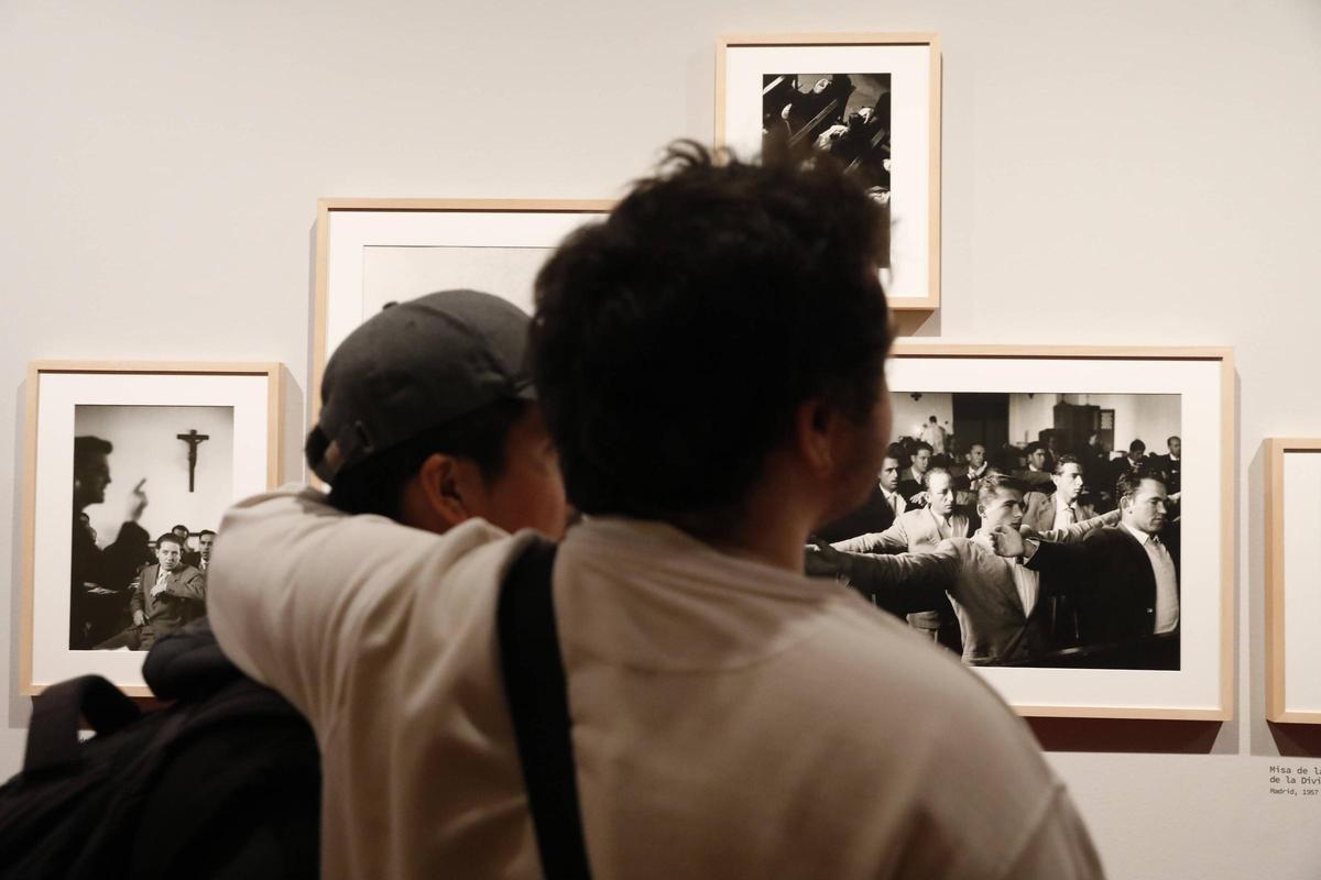 EN IMÁGENES: Inauguración de la exposición de Ramón Masats en el Niemeyer