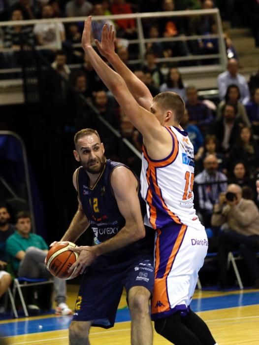 El Oviedo Baloncesto y el Palencia, en imágenes