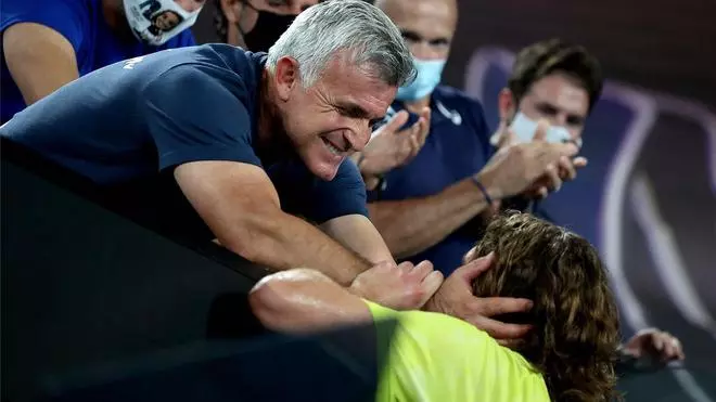 El ba?o de Tsitsipas que lo cambi車 todo