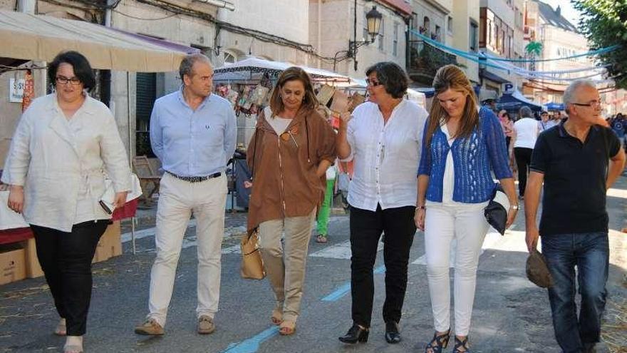 Visita a Porriño de la presidenta de la Diputación, Carmela Silva, este verano donde fue recibida por la alcaldesa y otras autoridades. // D.P.