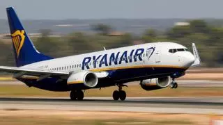 Un vuelo de Liverpool a Tenerife es desviado a Santiago por un pasajero conflictivo