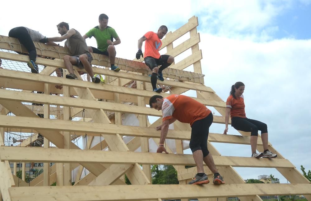 Más de 2.500 corredores se pusieron a prueba en la exigente carrera de obstáculos disputada en Pontevedra