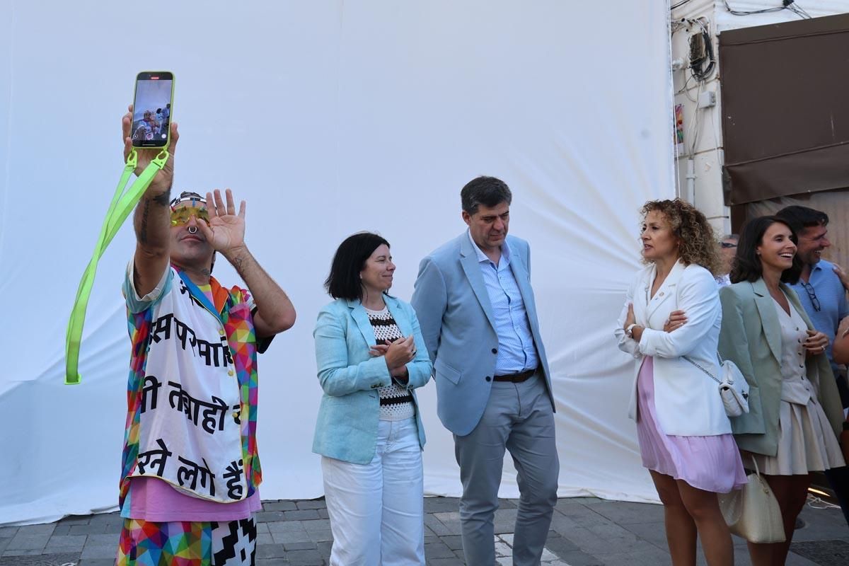 Galería: Todas las imágenes de la inauguración del mural de Okuda en Sant Antoni